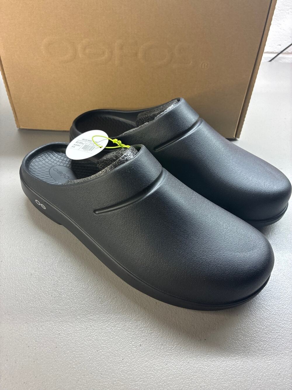 OOFOS Men's Black Slip-On Recovery Clogs